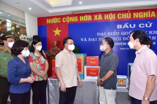 Hà Nội tưng bừng, rực rỡ trong Ngày bầu cử