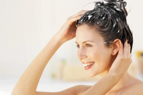 Dùng dầu xả đúng cách để có tác dụng dưỡng tóc 