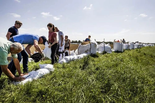 Cảnh giác cao, Hà Lan tránh được hậu quả thảm khốc của lũ lụt