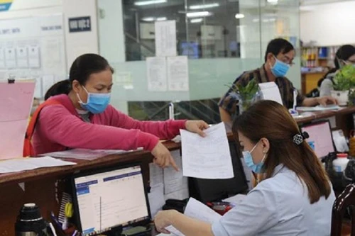 Đề xuất giảm một nửa mức tiền được hưởng nếu rút BHXH một lần: Quá thiệt cho người lao động!