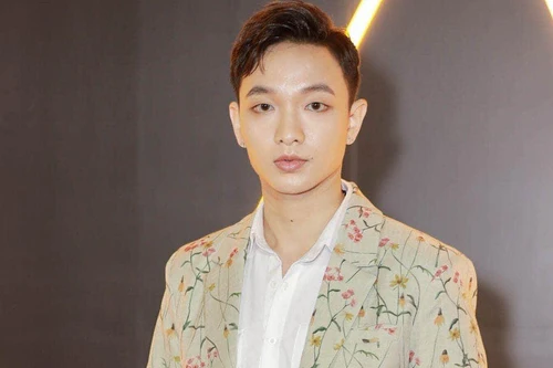 Ca sĩ Hoàng Dũng: Bố mất sớm, mình cần là chỗ dựa tinh thần cho mẹ 