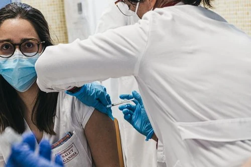 Giải pháp hứa hẹn khi dùng kết hợp vaccine Covid-19 