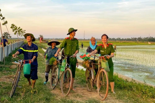 Tuổi trẻ Công an Thủ đô tăng cường công tác ở cơ sở, gần dân để thực hiện có hiệu quả phong trào Toàn dân bảo vệ an ninh Tổ quốc. Ảnh: PHƯƠNG THẢO