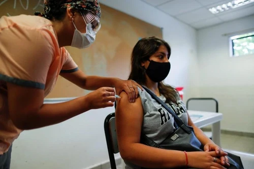 Bộ trưởng Argentina từ chức sau bê bối về vaccine Covid-19