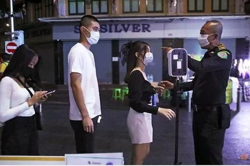 Thái Lan phát hiện chủng virus “siêu lây nhiễm”, áp dụng các biện pháp mạnh tại “vùng đỏ” 