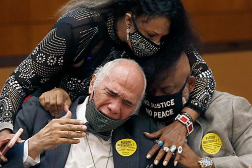 Nhóm 7 thanh niên da màu lĩnh án tử được ân xá sau… 70 năm 