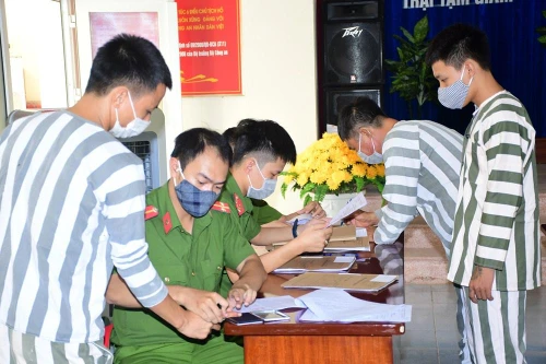 Chồng ở tù, vợ có thể đơn phương ly hôn mà không cần hòa giải