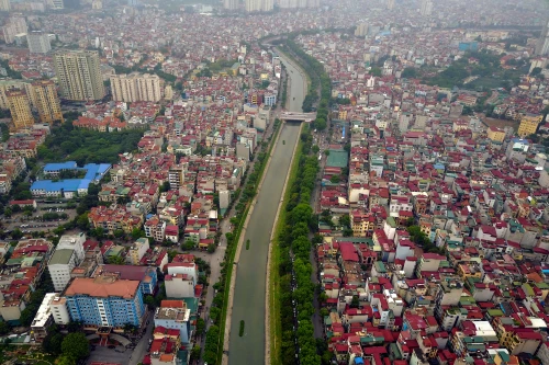 Sông Tô Lịch gần như ôm trọn nội đô nay đã ô nhiễm nghiêm trọng 
