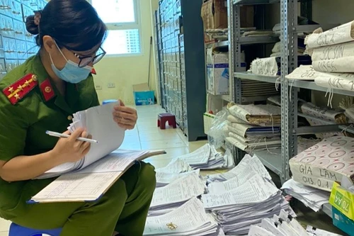 Những người lính lặng thầm trong chiến dịch cấp Căn cước công dân gắn chíp điện tử