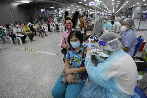 Số ca mắc và tử vong do Covid-19 gia tăng trở lại trên toàn cầu 