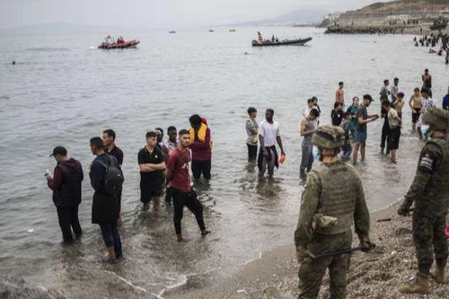 Tây Ban Nha ứng phó khẩn với làn sóng di cư đột biến từ Morocco