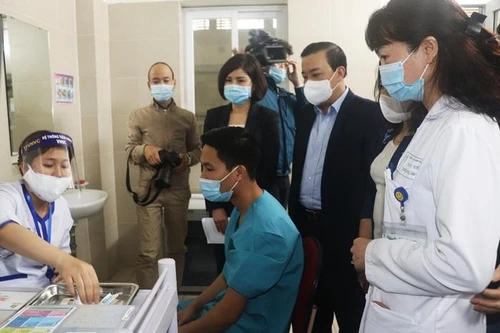 Hà Nội triển khai tiêm vaccine Covid-19 đợt 1: Tin tưởng độ an toàn và hiệu quả của “lá chắn” 