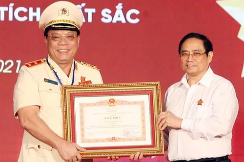 Thủ tướng Chính phủ Phạm Minh Chính ngày 22-6-2021 trao Bằng khen tặng CATP Hà Nội về thành tích xuất sắc trong thực hiện 2 Dự án Xây dựng cơ sở dữ liệu quốc gia về dân cư và Sản xuất, cấp và quản lý căn cước công dân (Trong ảnh: Trung tướng Nguyễn Hải Trung, Ủy viên Ban Thường vụ Thành ủy, Bí thư Đảng ủy, Giám đốc CATP Hà Nội thay mặt cán bộ, chiến sĩ Công an Thủ đô đón nhận vinh dự này)