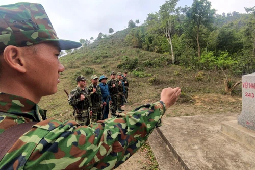 Bền bỉ bám chốt, âm thầm chịu đựng gió sương để ngăn Covid-19