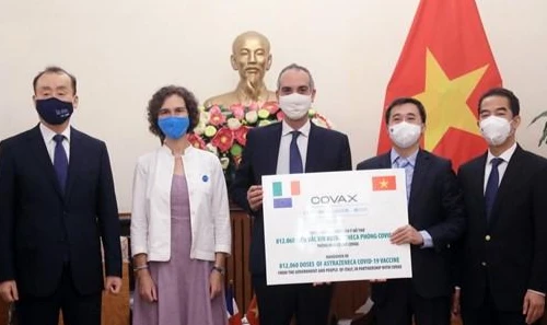 Việt Nam tiếp nhận 1,5 triệu liều vaccine phòng Covid-19 từ Pháp và Italy 