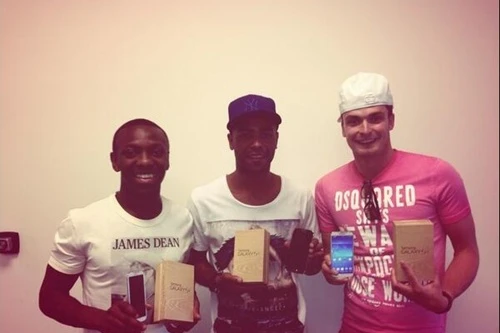 Ashley Cole bị điều tra vì tình nghi vi phạm luật quảng cáo