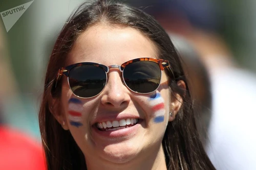 [Ảnh] Những nữ cổ động viên xinh đẹp "đốt cháy" khán đài World Cup 2018