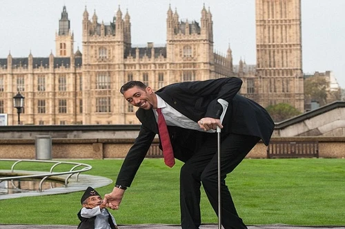 Cuộc hội ngộ của người đàn ông thấp nhất và cao nhất thế giới