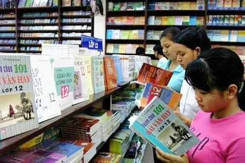 Đổi sách, tặng vở cho trường hợp mua phải sách Ngữ văn in thiếu bài