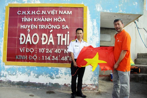 Trao Kỷ niệm chương Vì Sự nghiệp Bảo vệ chủ quyền biển đảo của Tổ quốc