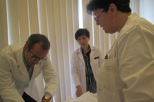 Chuyên gia hàng đầu Italia về ung thư đến Hà Nội