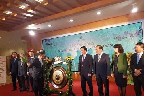 Bộ trưởng Bộ Tài chính đánh cồng khai trương phiên giao dịch chứng khoán đầu năm