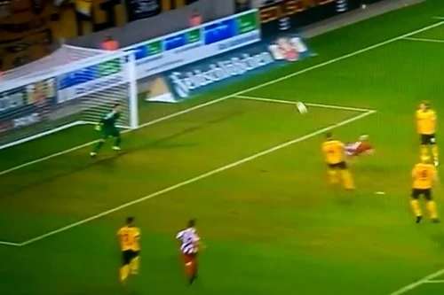 Cầu thủ hạng Ba ghi bàn thắng đẹp hơn siêu sao thế giới