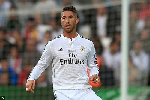 Ramos chính thức ký hợp đồng mới với Real Madrid 