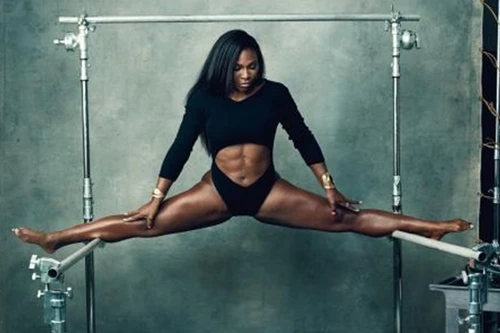 Serena khoe bụng 6 múi như phái mạnh