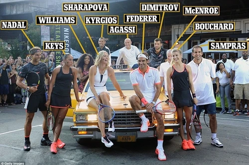 Ngỡ ngàng khi chứng kiến các "sao" chơi quần vợt trên đường phố