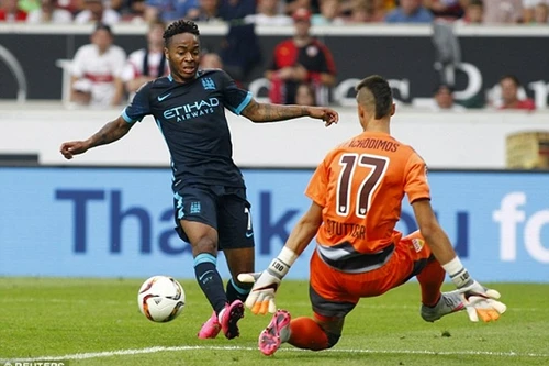 Đội nhà thất bại, "sao" của Man City vẫn đập phá trong hộp đêm