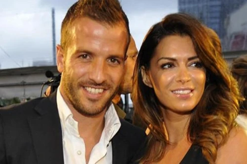 Bạn gái nói về cuộc sống thảm họa khi yêu Van der Vaart