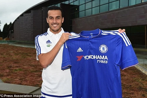 Pedro gia nhập Chelsea, cầu thủ Barcelona lo sốt vó