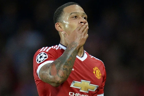 Quá phấn khích, Van Gaal định hôn Depay