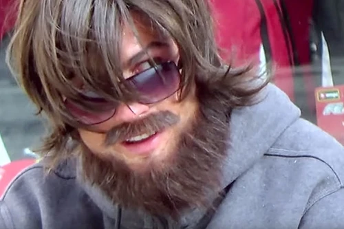 Video Ronaldo già lụ khụ chơi bóng đường phố, chẳng ai quan tâm