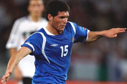 Chỉ trích cầu thủ nổi tiếng, một nhà báo bị đánh chết