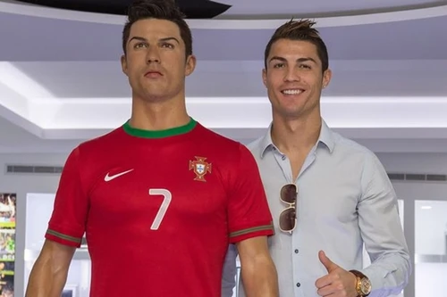 Ronaldo chi 20.000 bảng để làm tượng sáp mới