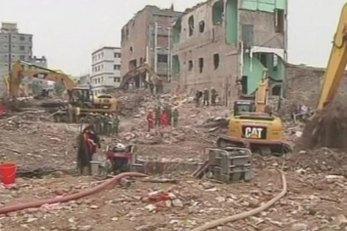 Bangladesh ngừng tìm kiếm người sống sót sau thảm họa sập nhà