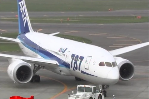 Boeing 787 bay trở lại tại Nhật Bản