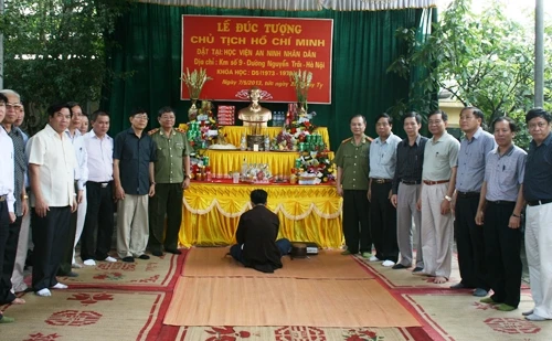 Lễ đúc tượng đồng Chủ tịch Hồ Chí Minh