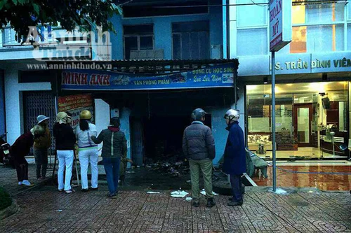 “Bà hỏa” thiêu rụi cửa hàng văn phòng phẩm trên đường Giải Phóng