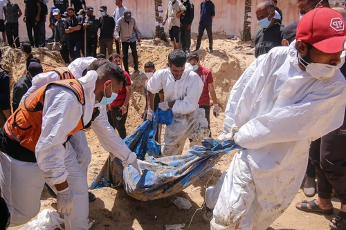 Phát hiện gần 300 thi thể trong mộ tập thể ở bệnh viện Gaza