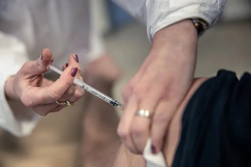 Gần 14.000 người Anh đề nghị trả tiền vì tác hại sau tiêm vaccine Covid-19 