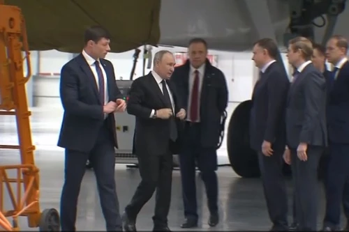 Tổng thống Nga V.Putin thị sát máy bay ném bom hạt nhân Tu-160M