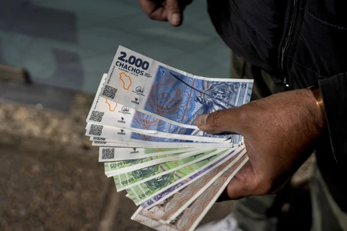 Lạ đời đồng tiền song song trong thời kỳ khủng hoảng kinh tế ở Argentina