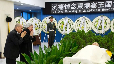 Linh cữu cựu hoàng Campuchia Sihanouk hồi hương