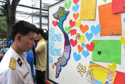 Ngày hội "Sinh viên Thủ đô vì biển đảo quê hương” 