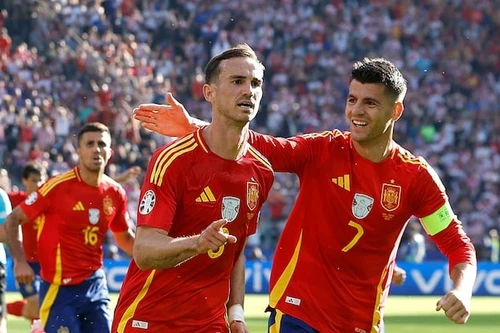 Tây Ban Nha phô diễn sức mạnh khi đè bẹp Croatia