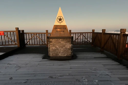 Sương muối phủ trắng đỉnh Fansipan sáng 23/11, mùa Đông lạnh giá đã về