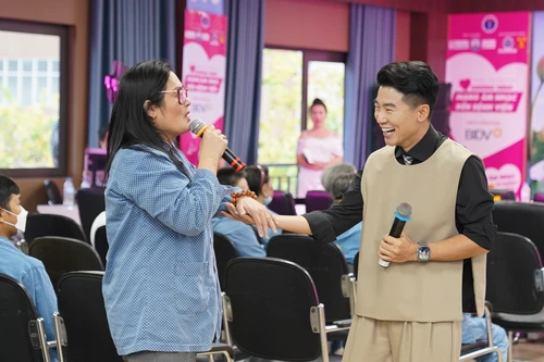 Mang âm nhạc tới Bệnh viện Thanh Nhàn: Thắp sáng những tin yêu và hy vọng